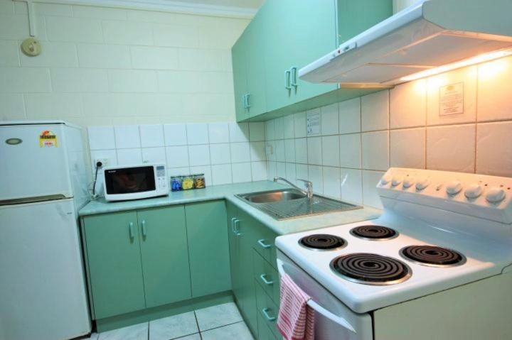 Coconut Grove Holiday Apartments Darwin Bagian luar foto